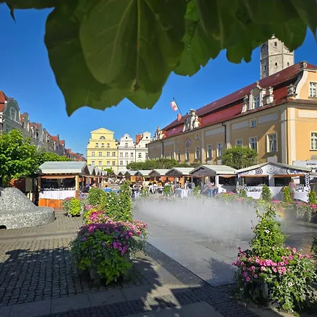 Boleslawiec City Apartment Апартаменти *
